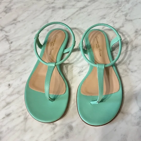 GIANVITO ROSSI
Women's Jaey Leather Thong Flat Blue Sandals - Picture 3 of 8